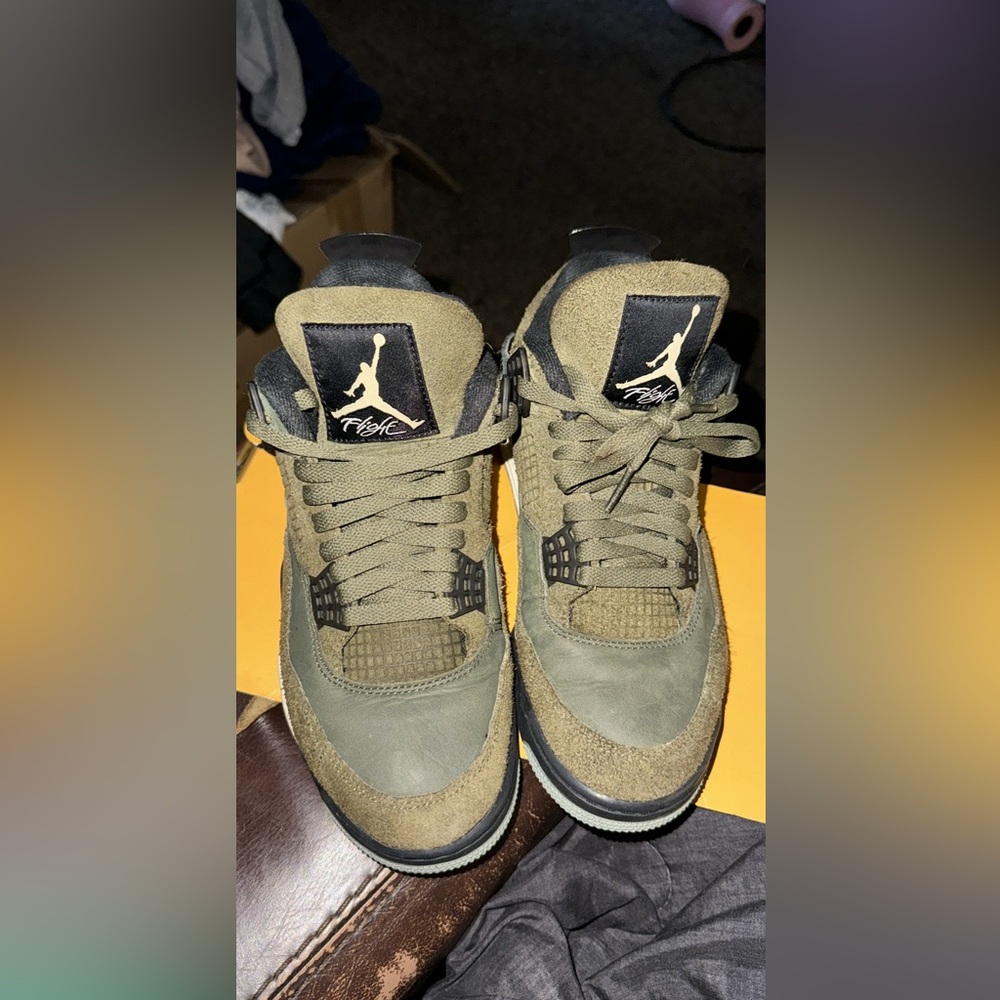 Air Jordan 4 “Olive” size 7.5 men